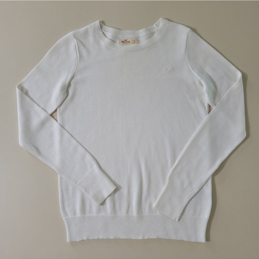 Hollister Women's White Crewneck Long Sleeve Pullover Sweater
